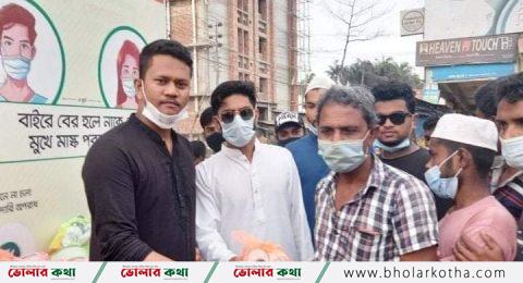 ভোলায় জেলা ছাত্রলীগের ইফতার সামগ্রী বিতরণ