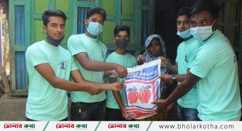 ভোলায় অসহায়দের মাঝে, যুব শক্তি ছাত্র কল্যাণ সংঘের ইফতার সামগ্রী বিতরণ
