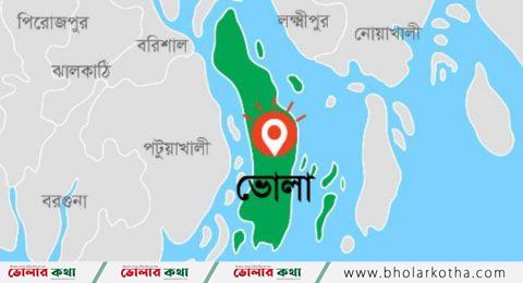 ভোলায় নিষেধাজ্ঞা অমান্য করে ইলিশের অভয়াশ্রমে মাছ শিকারের দায়ে ২৩ জেলে আটক।