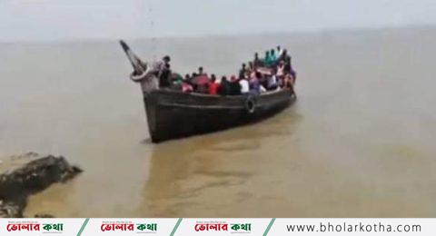 প্রশাসনের চোখ ফাঁকি দিয়ে স্পিডবোটও টলারের মাধ্যমে ভোলায় আসছে শত শত মানুষ।