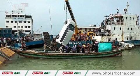 দৌলতদিয়ায় নদীতে পড়ে যাওয়া মাইক্রোবাস উদ্ধার, চালক নিখোঁজ