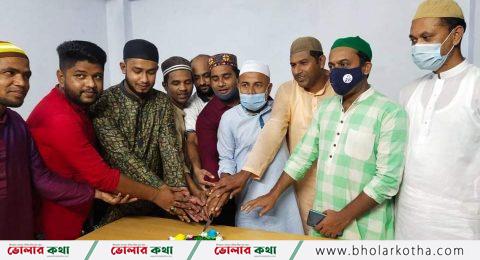 ভোলায় কেককাটা ও দোয়া মোনাজাতের মধ্য দিয়ে অনুষ্ঠিত হলো ভোলা প্রতিদিনের ৩য় প্রতিষ্ঠা বার্ষিকী