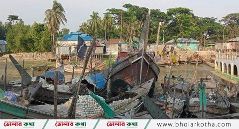 দৌলতখানে ৬৫ কেজি সামুদ্রিক মাছ সহ বোট আটক