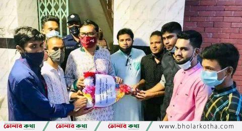 এমপি শাওনের সাথে শুভেচ্ছা বিনিময় করেন বাংলাদেশ মধ্যবিত্ত ফাউন্ডেশন কেন্দ্রীয় নির্বাহী সংসদের নেতৃবৃন্দ।