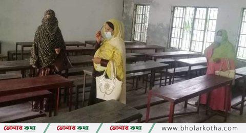 চরগুমামি মাধ্যমিক বিদ্যালয়ে চলছে পরিষ্কার-পরিচ্ছন্নতার কাজ