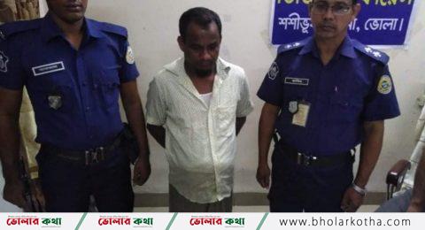 শশীভূষণ থানা পুলিশের অভিযানে ইয়াবা ও নগদ টাকা সহ মাদক সম্রাট গ্রেফতার