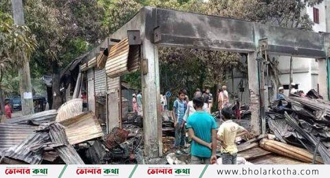 দৌলতখানে ভয়াবহ আগুনে ১০ দোকান পুড়ে ছাই