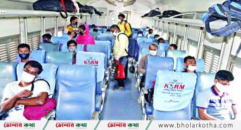 ট্রেনে অর্ধেক যাত্রী,মাস্ক ব্যবহারে কঠোর রেলওয়ে