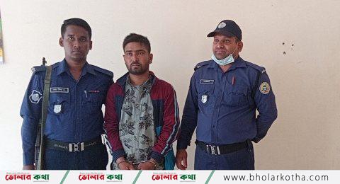 দৌলতখান দক্ষিন জয়নগর ইউনিয়নে ভুয়া সেনাবাহিনীর ওয়ারেন্ট অফিসার জনতার হাতে আটক