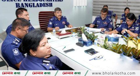 পুলিশ কর্মকর্তাদের নির্দেশ ‘নো হেলমেট, নো ফুয়েল’ নীতি বাস্তবায়নে