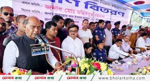 চরফ্যাশনে ত্রাণ বিতরন করেন ঘূর্ণিঝড় রিমালের ক্ষতিগ্রস্তদের মাঝে ত্রাণ বিতরন করেন, ত্রাণ প্রতিমন্ত্রি