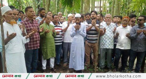 বৈষম্য বিরোধী ছাত্র আন্দোলনে ভোলার দৌলতখানে নিহতদের কবর জিয়ারত করেছেন বিএনপি’র নেতৃবৃন্দ