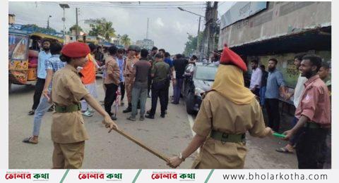 শিক্ষার্থীদের হাতে প্রকৌশলী আটক ২০ লাখ টাকা-স্বর্ণালংকারসহ