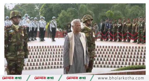 কেন্দ্রীয় শহীদ মিনারে ও জাতীয় স্মৃতিসৌধে অন্তর্বর্তী সরকারের শ্রদ্ধা