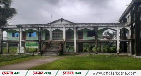 আত্মগোপনে চরফ্যাশনের ২০ ইউপি চেয়ারম্যান