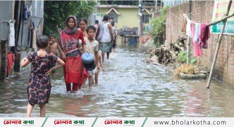 ঘরে ফিরছে মানুষ, কুমিল্লায় বন্যা পরিস্থিতির আরও উন্নতি