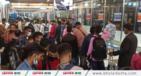 কঠোর পদক্ষেপের ঘোষণা বিমানবন্দরে প্রবাসীরা হয়রানির শিকার হলে