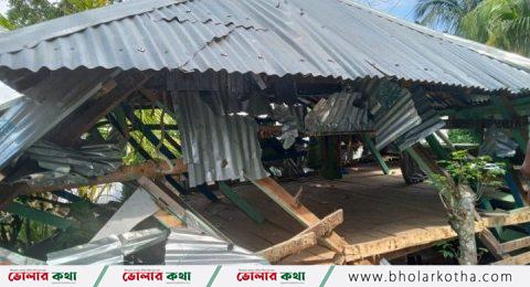 কবরস্থানে ঘর তুলে যুবলীগ নেতার মাদকের কারবার, গুঁড়িয়ে দিল জনতা