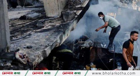 গাজার কেন্দ্রীয় মসজিদে দখলদার ইসরায়েলের হামলায় নিহত ১৮ জন