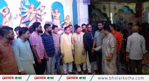 তারেক রহমানের পক্ষ থেকে পূজা মন্ডপে শুভেচ্ছা উপহার বিতরন