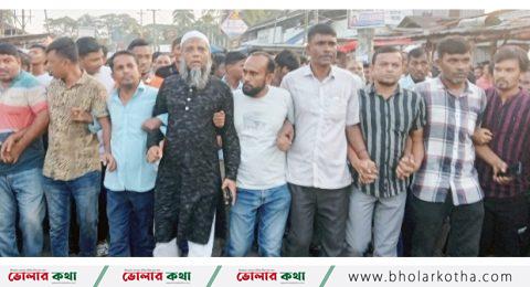 রাষ্ট্রপতিকে অপসারণের দাবিতে বিক্ষোভ