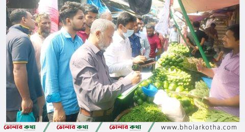ভোলায় পলিথিন ব্যাগ বন্ধে মোবাইল কোর্টের অভিযান