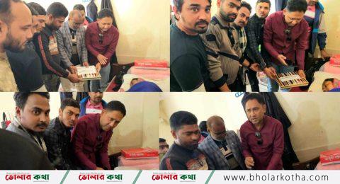 জুলাই-আগস্ট বিপ্লবে শহীদ শাজাহানের সন্তানের পাশে ভোলার কথা ডট কম অনলাইন পত্রিকার,সম্পাদক ইলিয়াছ চৌধুরী।।