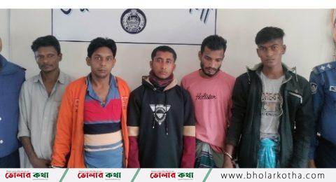 তজুমদ্দিনে ইয়াবাসহ ৫ যুবক আটক