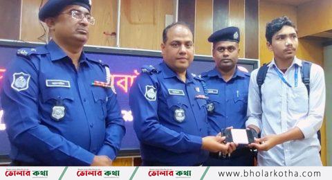 হারিয়ে যাওয়া মোবাইল উদ্ধার, মালিকদের কাছে হস্তান্তর