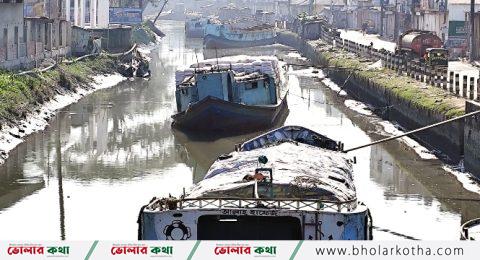 নৌযান শ্রমিকদের ভোলায় কর্মবিরতি