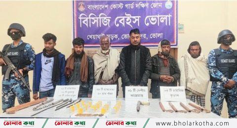 বিপুল পরিমানে অস্ত্র, হাতবোমাসহ ৬ দুর্ধর্ষ সন্ত্রাসী আটক