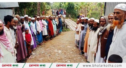 শশীভূশণে ব্রীজ না থাকায় দূর্ভোগে ২ গ্রামের মানুষ