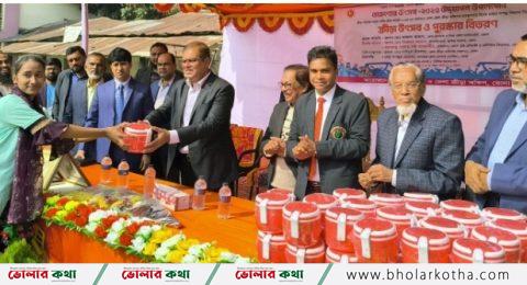 তারুণ্যের উৎসব উপলক্ষে শিশুদের মাঝে ক্রীড়া পুরস্কার বিতরণ