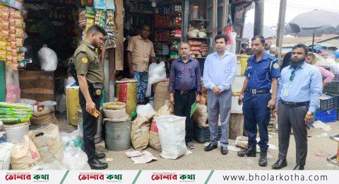 ৩৬০ কেজি পলিথিন জব্দ, ৩ প্রতিষ্ঠান মালিককে জরিমানা