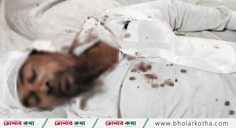 চুরি ও মাদক সেবনে বাঁধা দেওয়ায় কেয়ারটেকারকে হত্যার চেষ্টা