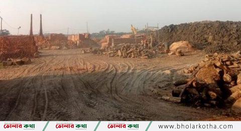 একটি অবৈধ ইটভাটায় নষ্ট ৬ হাজার একর ফসলি জমি, কৃষক পরিবারের কান্না