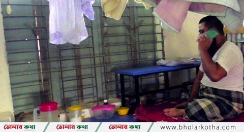 মনপুরায় মাদ্রাসার শ্রেণীকক্ষ দখল করে বসবাস, ব্যাহত হচ্ছে পাঠদান