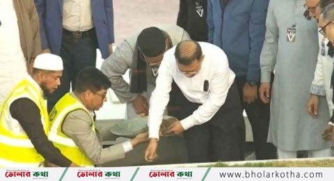 তারেক রহমান নিজ হাতে মাকে শায়িত করলেন