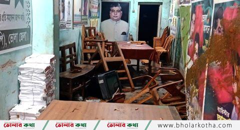 বিএনপির বিক্ষোভ মিছিলে ককটেল বিস্ফোরণ, বিজেপি কার্যালয়ে ভাঙচুর