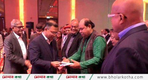 তারেক রহমানের সাংবাদিকদের সঙ্গে শুভেচ্ছা বিনিময়